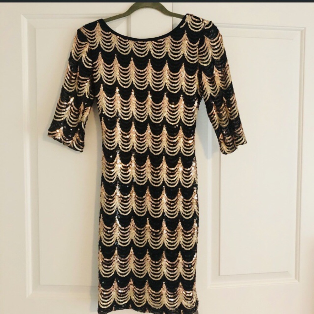 Gorgeous black & gold sequined dress!!